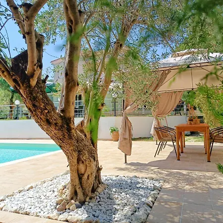 Vilă ☆olive Garden Villa☆ --nea Iraklitsa-- *