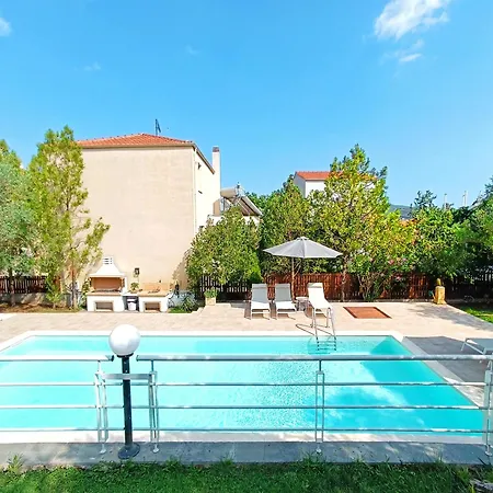 Vilă ☆olive Garden Villa☆ --nea Iraklitsa-- *