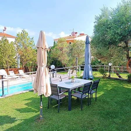 Vilă ☆olive Garden Villa☆ --nea Iraklitsa-- Nea Iraklitsa