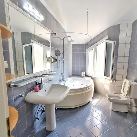 Vilă ☆olive Garden Villa☆ --nea Iraklitsa-- *